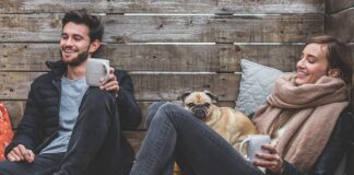 Czy beżowe buty pasują do czarnej kurtki? Czy beżowe buty pasują do czarnej kurtki?