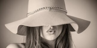 Jakie bluzy są modne 2023? Jakie bluzy są modne 2023?