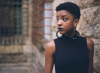 Jakie kolczyki do sukienki ślubnej? Jakie kolczyki do sukienki ślubnej?