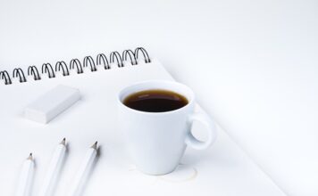 Jak używać gumki do włosów?