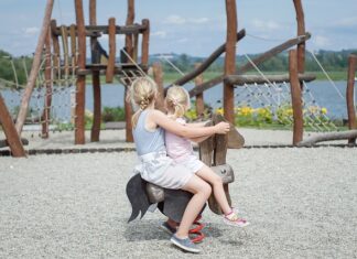 Dlaczego dziecko buja się na krześle? Dlaczego dziecko buja się na krześle?